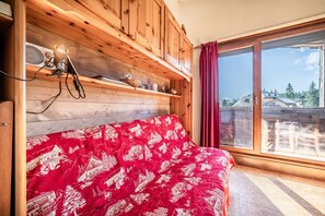 Interior - Apartment 'Les Pralyssimes - 35 M²' with Mountain View and Balcony (Taninges)