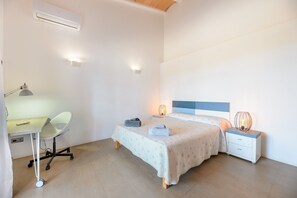 3 bedrooms, iron/ironing board, free WiFi, bed sheets - Villa 'Casa S'Olibassa' with Private Pool, Wi-Fi and Air Conditioning (La Mola)