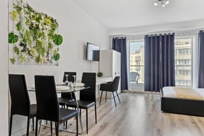 Fer et planche à repasser, lit parapluie, Wi-Fi, draps fournis