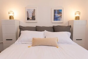 1 chambre, fer et planche à repasser, lit de bébé portatif, Wi-Fi