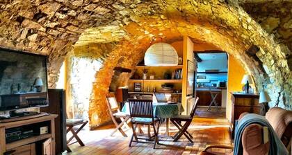 Country House 'La Colle En Provence Main House' with Mountain View, Private Pool and Wi-Fi