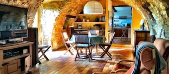 Country House 'La Colle En Provence Main House' with Mountain View, Private Pool and Wi-Fi