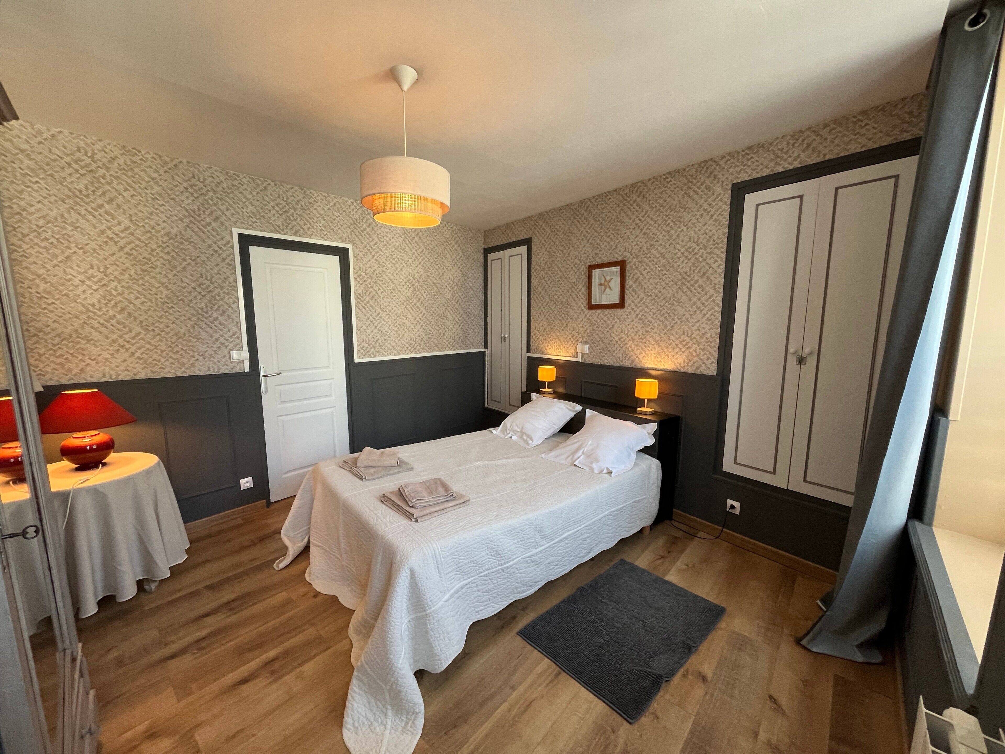 4 bedrooms, iron/ironing board, free WiFi, bed sheets