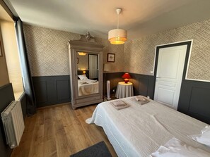 4 chambres, fer et planche à repasser, accès au Wi-Fi (inclus)