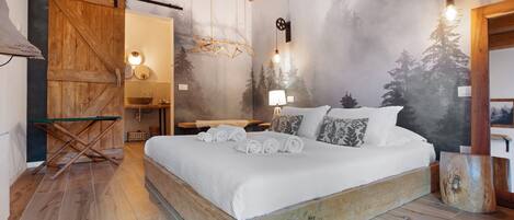 5 bedrooms, free WiFi, bed sheets, wheelchair access