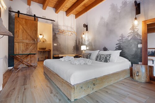 Landhaus "In Pietra Immerso Nel Verde" mit Bergblick, Privatem Garten und WLAN