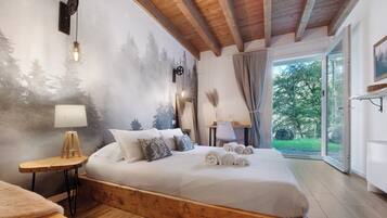 5 bedrooms, free WiFi, bed sheets, wheelchair access