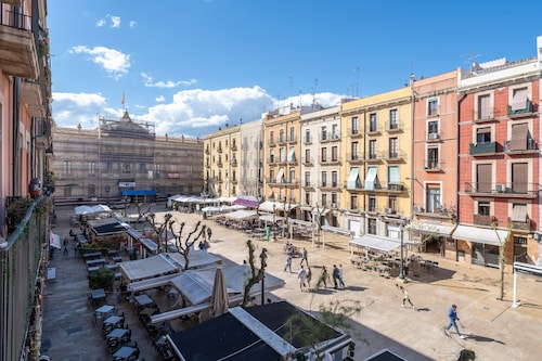 Apartamento 'Plaça La Font' con balcón, Wi-Fi y aire acondicionado