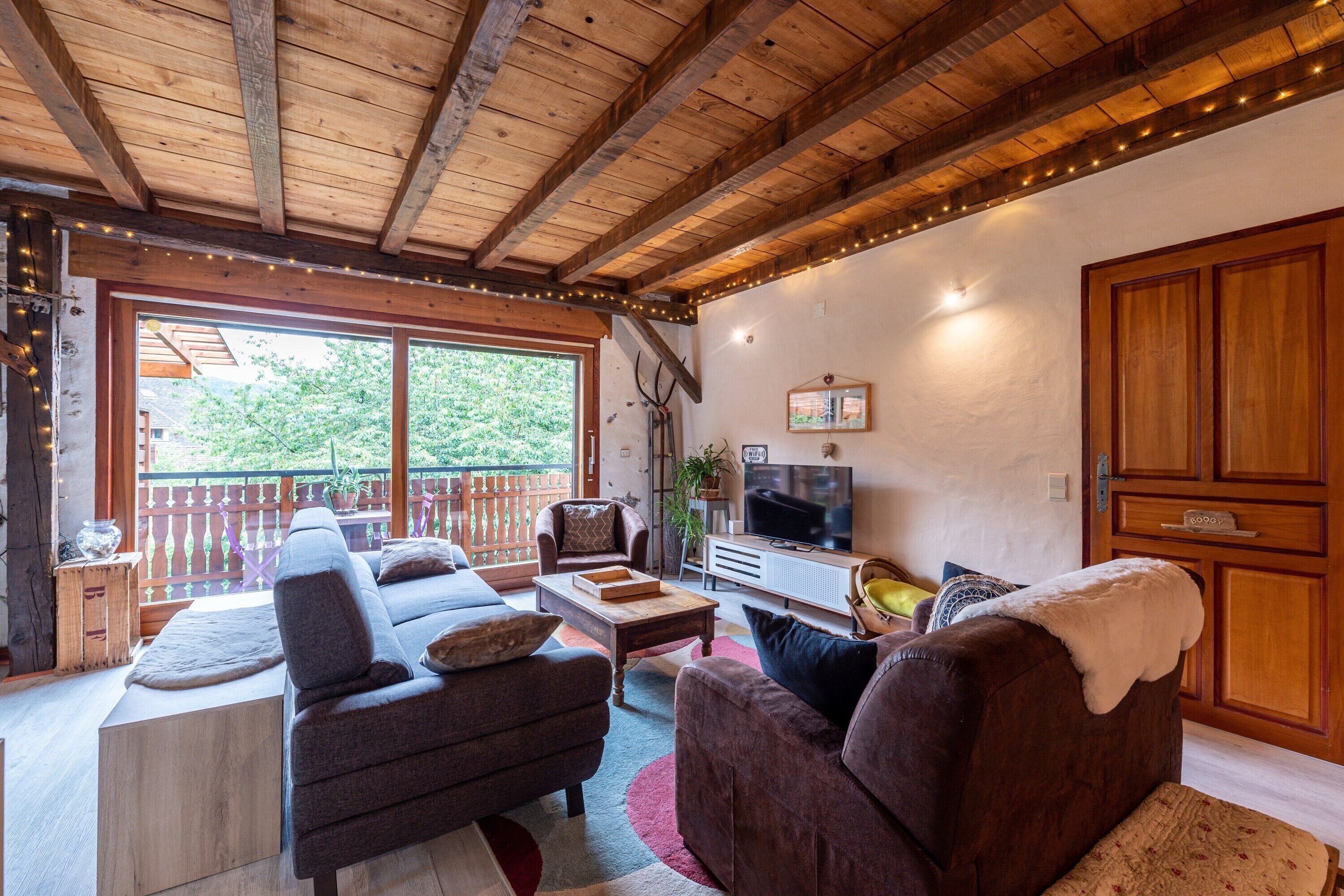 TV, DVD-spiller, bordtennis og stereoanlegg