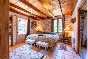 4 habitaciones, tabla de planchar con plancha y wifi gratis 