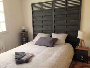 4 camere, ferro/asse da stiro, Wi-Fi gratuito