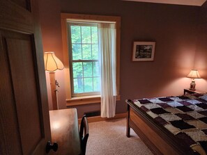 3 bedrooms, iron/ironing board, free WiFi, bed sheets - River Bend Escape | Riverfront + Boat & Jacuzzi (Onaway)