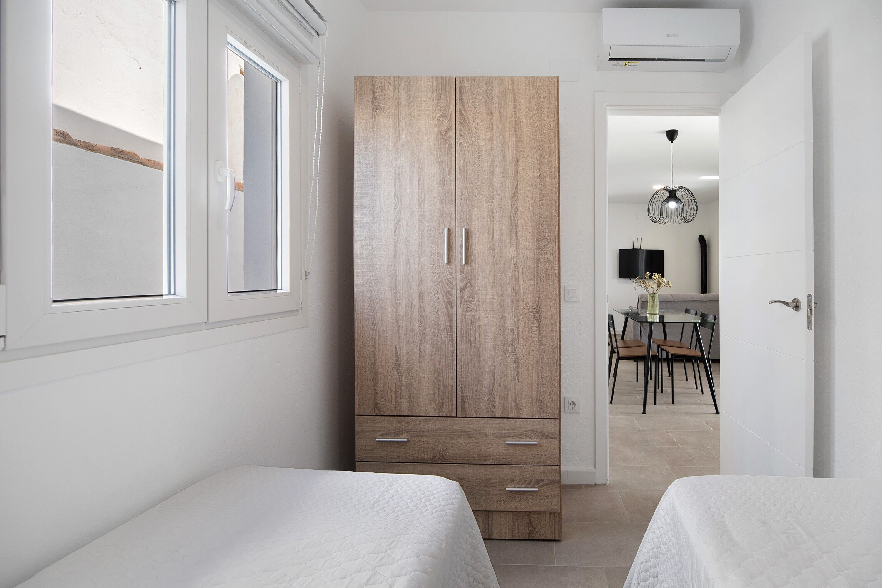 2 bedrooms, iron/ironing board, free WiFi, bed sheets