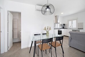 Dining - Holiday Home 'Casa Ferro' close to the Beach with Pool, Garden & Wi-Fi (Chiclana de la Frontera)