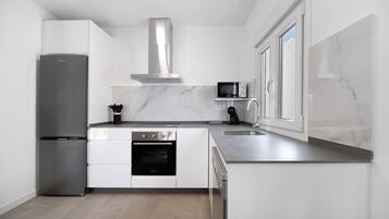 Fridge, microwave, oven, stovetop