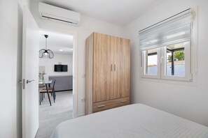 2 makuuhuonetta, silitysrauta/-lauta, ilmainen Wi-Fi, vuodevaatteet