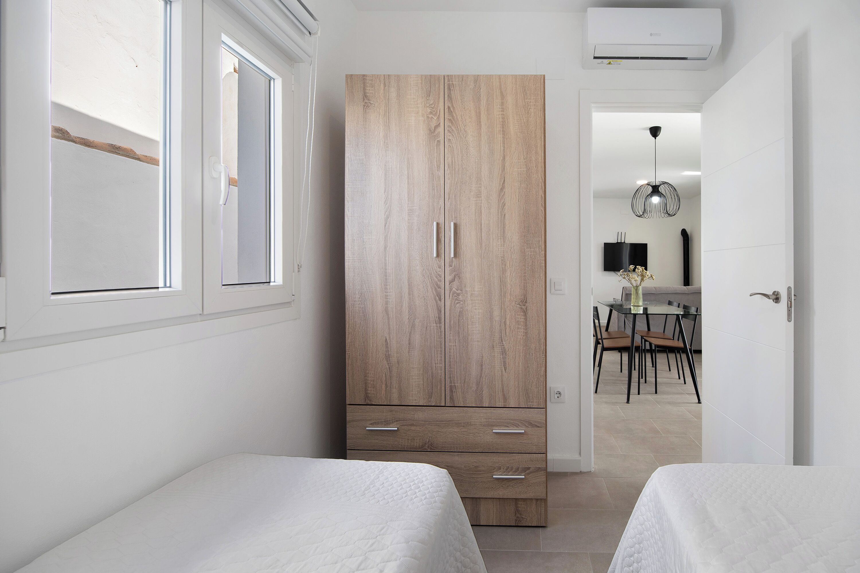 2 slaapkamers, een strijkplank/strijkijzer, gratis wifi, beddengoed