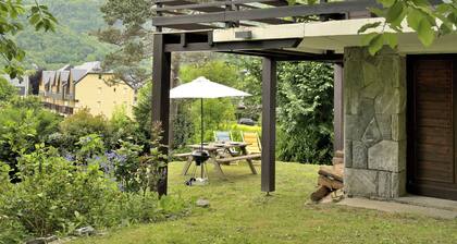 Chalet 'Appartement Les Isards' avec vue sur la montagne, Wi-Fi et climatisation