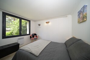 2 bedrooms, iron/ironing board, free WiFi