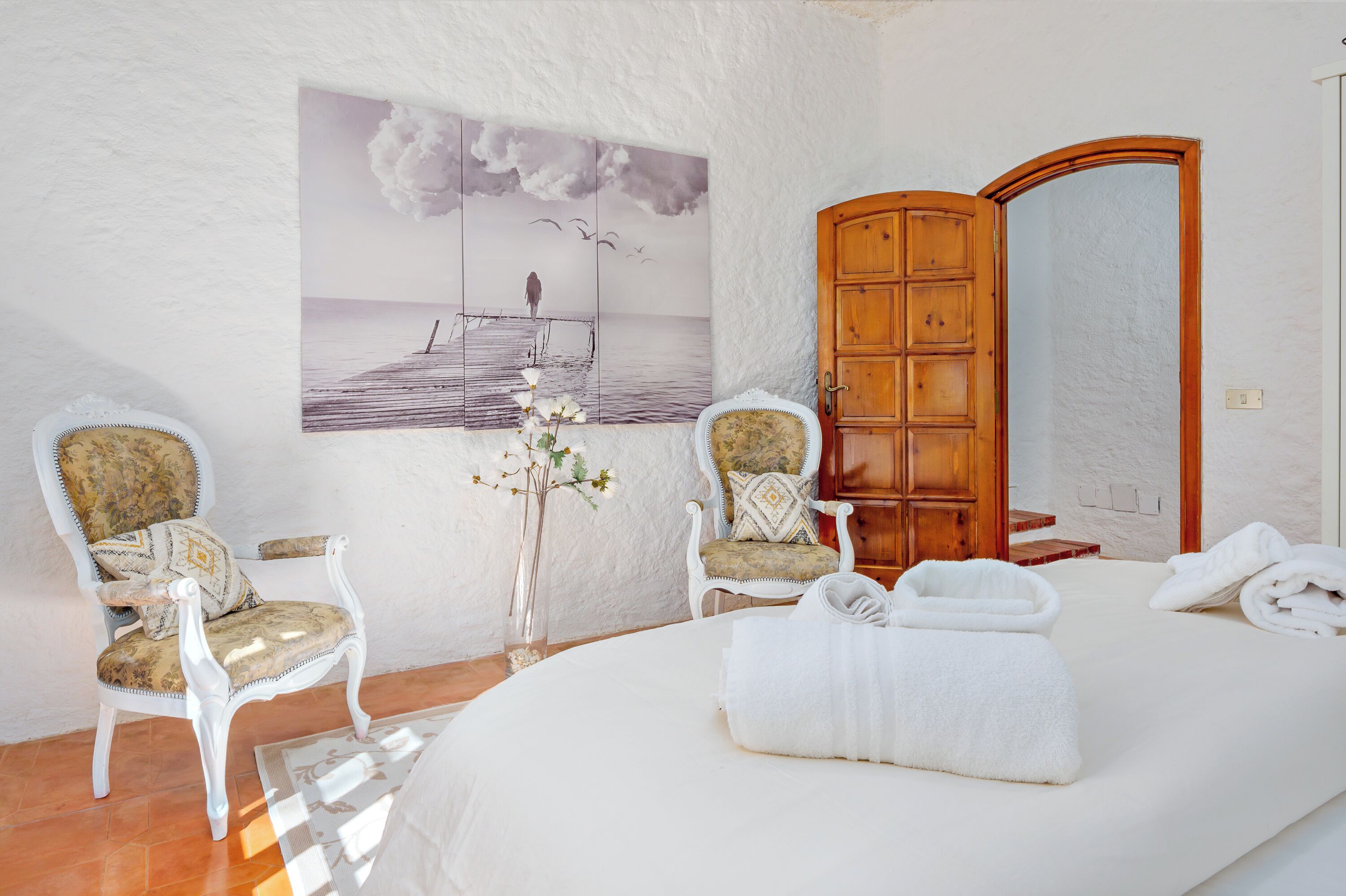 3 makuuhuonetta, silitysrauta/-lauta, ilmainen Wi-Fi, vuodevaatteet