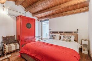 1 habitación, tabla de planchar con plancha, wifi gratis y ropa de cama 