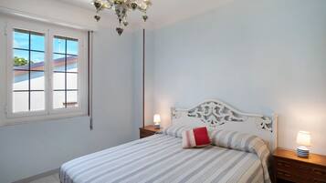 2 sovrum, strykjärn/strykbräda, gratis wi-fi och sängkläder