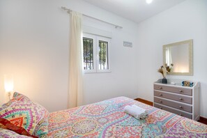 2 bedrooms, iron/ironing board, free WiFi, bed sheets