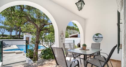 Villa 'Chalet Good Vibes' with Private Pool, Wi-Fi and Air Conditioning