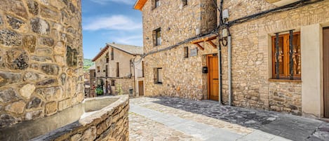 المنطقة المحيطة بالمنشأة