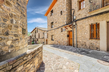 Property grounds. Apartment 'Moixeró' with Mountain View, Wi-Fi and Air Conditioning