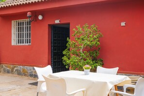 تناول الطعام بالخارج