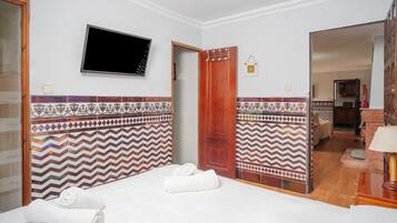 2 dormitorios, tabla de planchar con plancha, wifi gratis y ropa de cama
