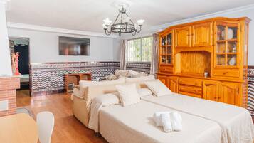 2 bedrooms, iron/ironing board, free WiFi, bed sheets
