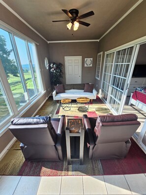 Smart TV, DVD player, books - Paradise View Walk-in Suite at the Legacy at Thousand Hills! Great Rates! (Branson)