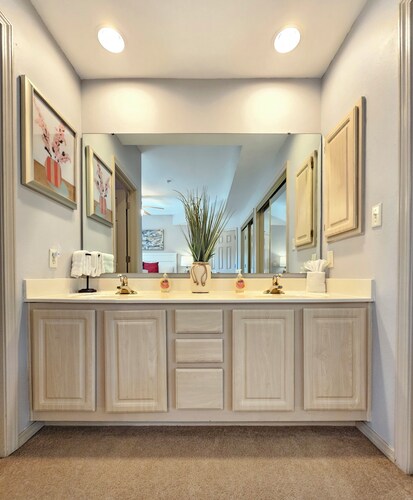 Paradise View Walk-in Suite at the Legacy at Thousand Hills! Great Rates!