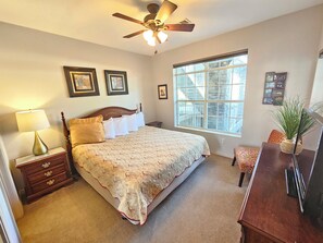 2 bedrooms, iron/ironing board, free WiFi, bed sheets - Paradise View Walk-in Suite at the Legacy at Thousand Hills! Great Rates! (Branson)