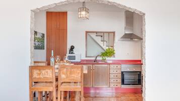 Frigorífic, microones, forn i placa de cuina