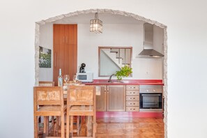 Frigorífic, microones, forn i placa de cuina 