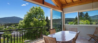 Holiday Home 'Le Calmadou' with Mountain View, Private Terrace and Wi-Fi