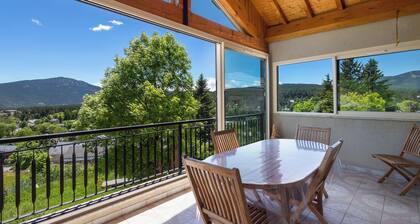 Holiday Home 'Le Calmadou' with Mountain View, Private Terrace and Wi-Fi