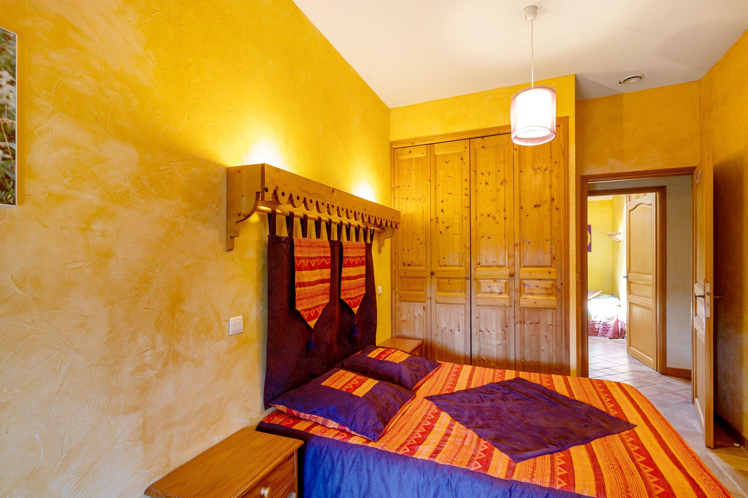 3 bedrooms, desk, iron/ironing board, free WiFi