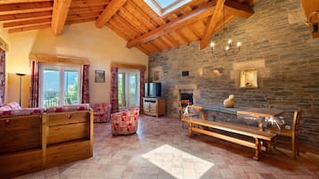 Télévision, cheminée