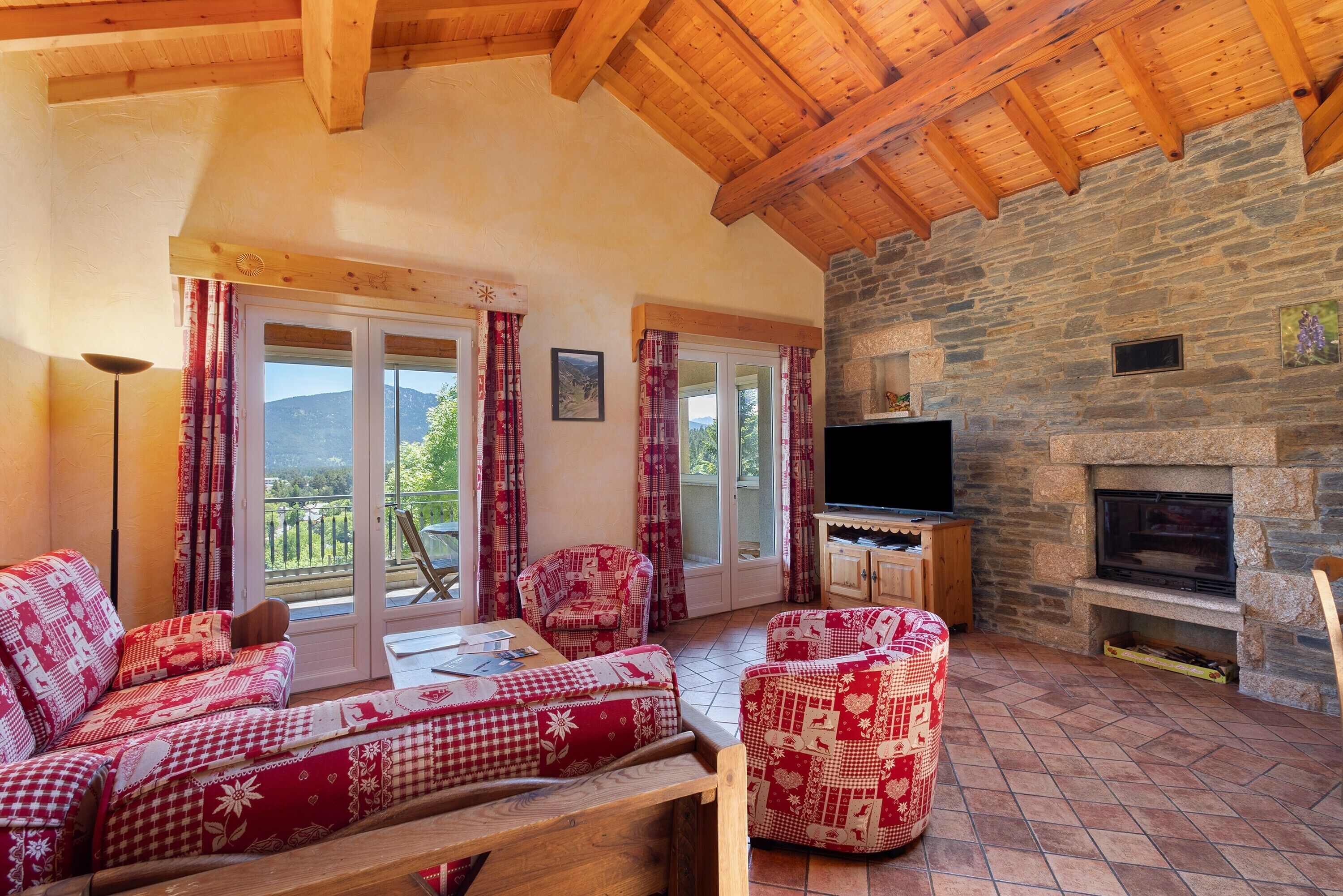 Télévision, cheminée