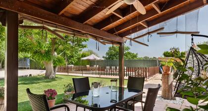 Rural House 'Cortijo La Jimena' with Mountain Views, Private Pool and Wi-Fi