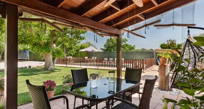 Rural House 'Cortijo La Jimena' with Mountain Views, Private Pool and Wi-Fi