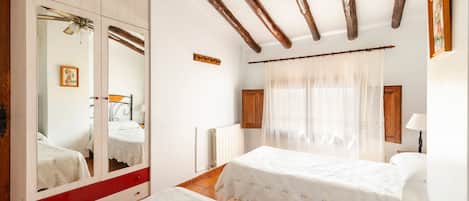 4 habitaciones, wifi gratis y ropa de cama