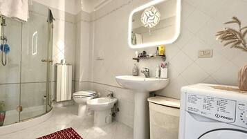 Shower, bidet, towels