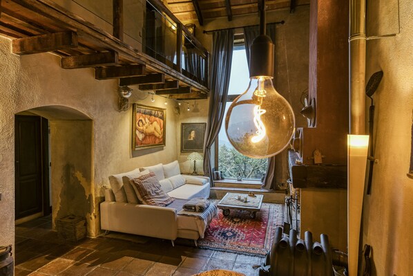 Télévision, cheminée