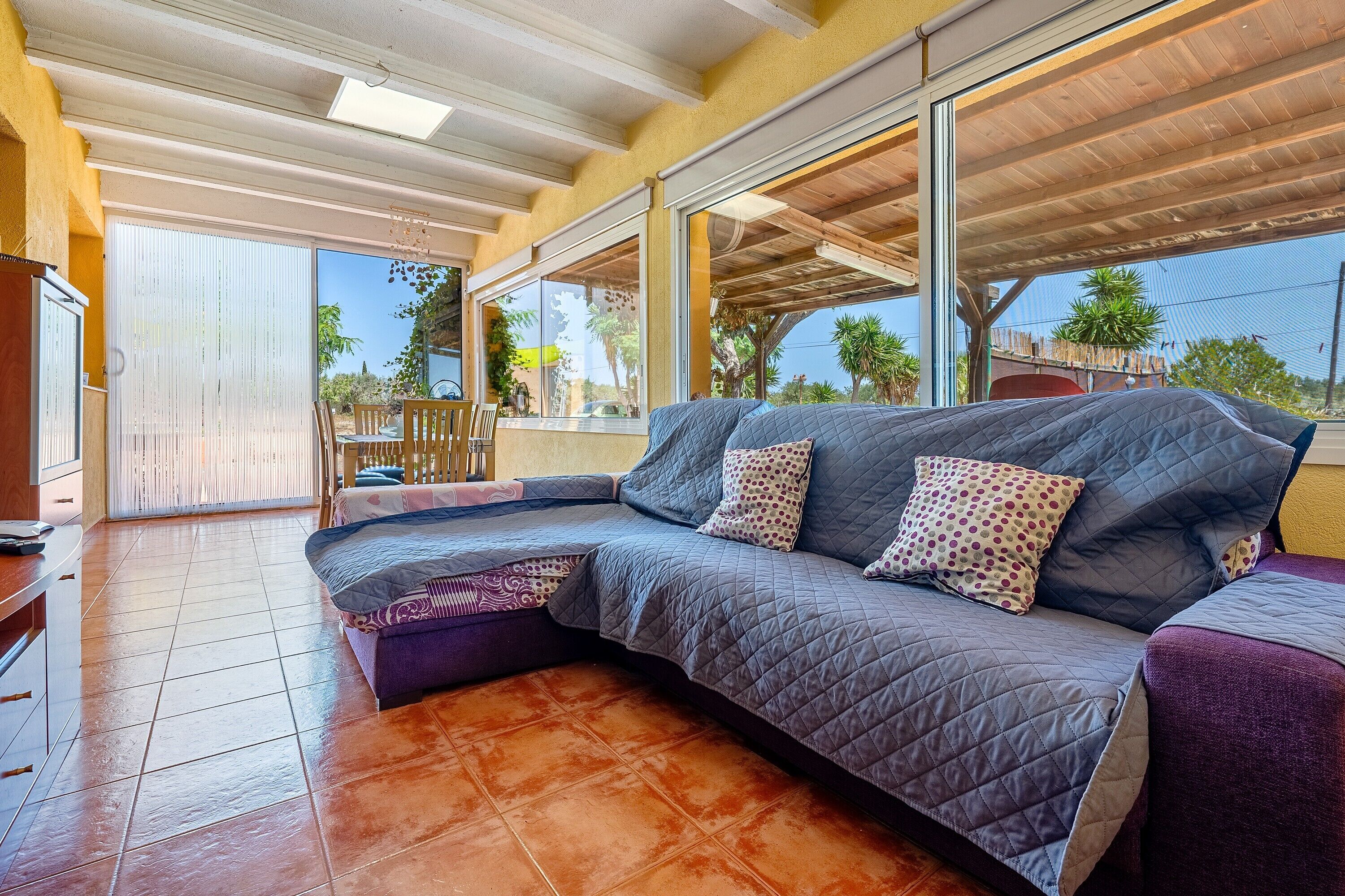 Télévision, cheminée, lecteur de DVD