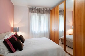 2 habitaciones, tabla de planchar con plancha y wifi gratis 